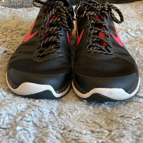 Nike Shoes - Picture 3 of 9